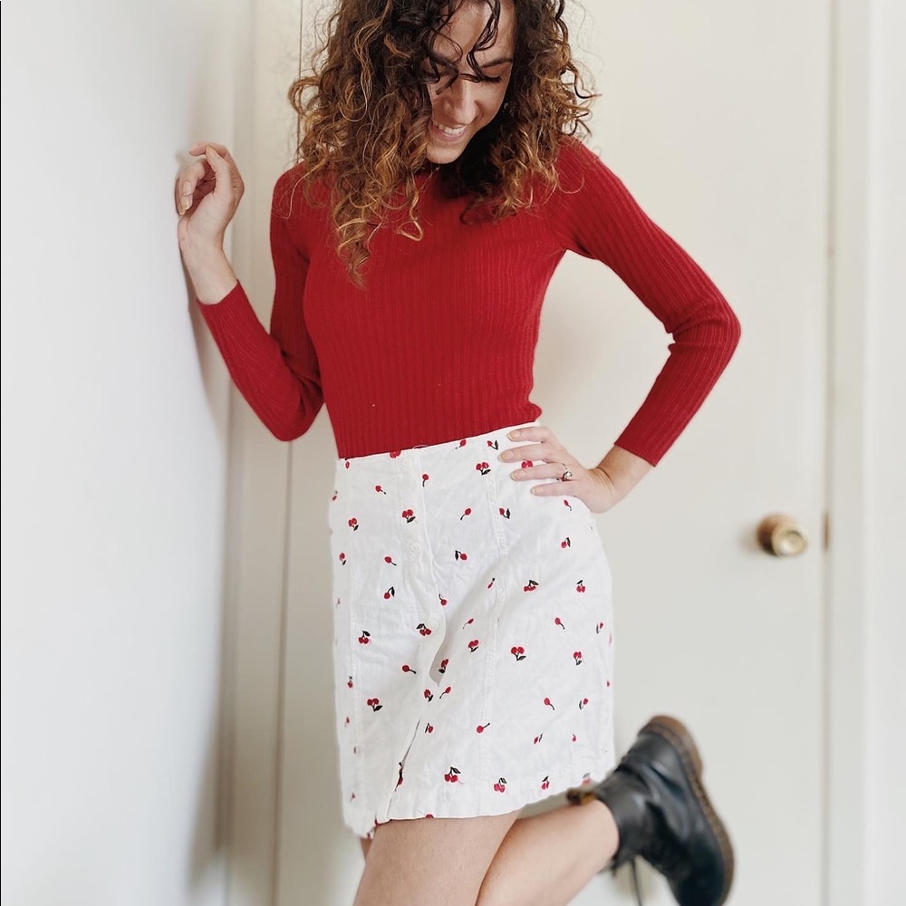 The cutest embroidered cherry high waisted mini skirt 🍒